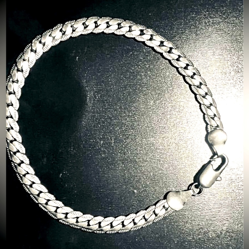 Unisex Sterling Silver bracelet 9” length.